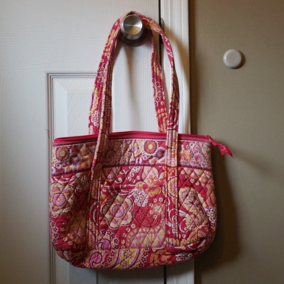 Vera Bradley Handbags - Vera Bradley bag. In excellent condition
